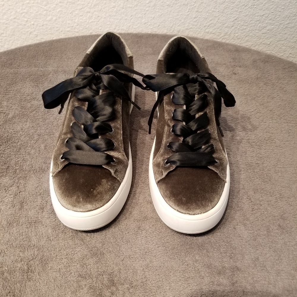 Steve Madden Velvet Lace Ups